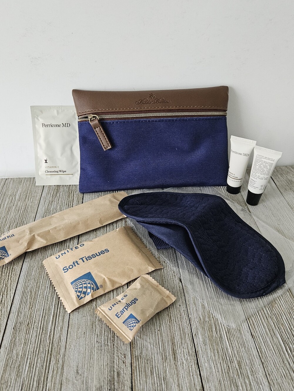 United Airlines Brooks Brothers Toiletries Pouch Bag Inflight Amenity Kit Perric
